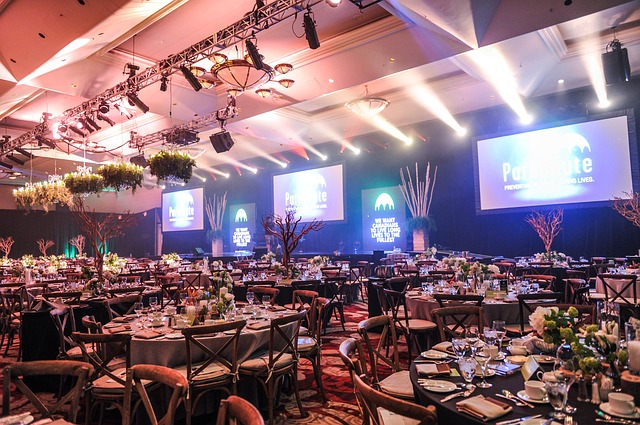 Tables around a stage